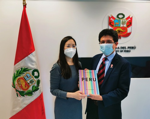 A contribution of books from the Embassy of Peru